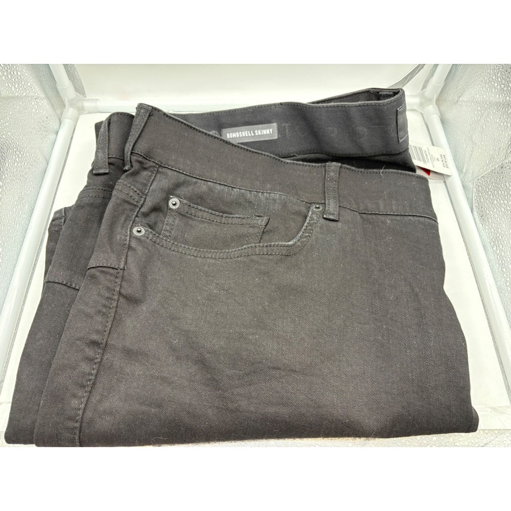 Torrid Bombshell Skinny Jeans NWT size 26 black - Picture 7 of 7